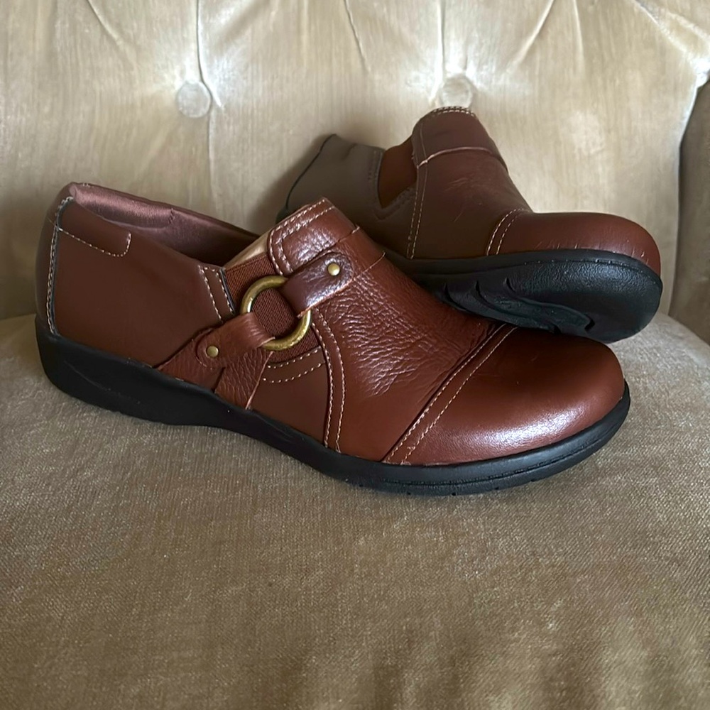 Womens sz 9 Clark’s Collection Cheyn Fame mahogany leather slip on loafer shoe